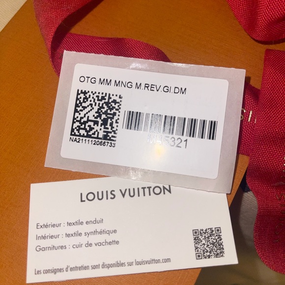 LOUIS VUITTON ON THE GO MM MONOGRAM PURSE - Picture 8 of 10